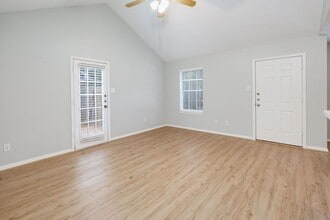 NOVEMBER Move in! 2/2 Duplex with fenced i in College Station, TX - Building Photo - Building Photo