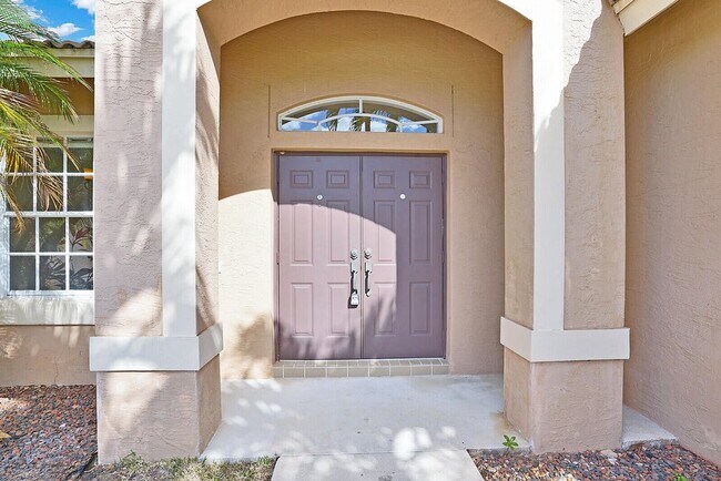 3714 Royal Cypress Ln in Wellington, FL - Foto de edificio - Building Photo