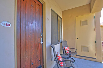 50630 Santa Rosa Plz in La Quinta, CA - Foto de edificio - Building Photo