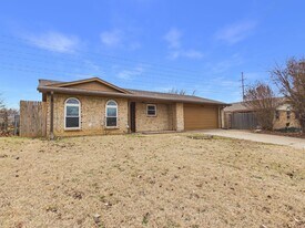 4663 SE Brighton Dr in Lawton, OK - Building Photo