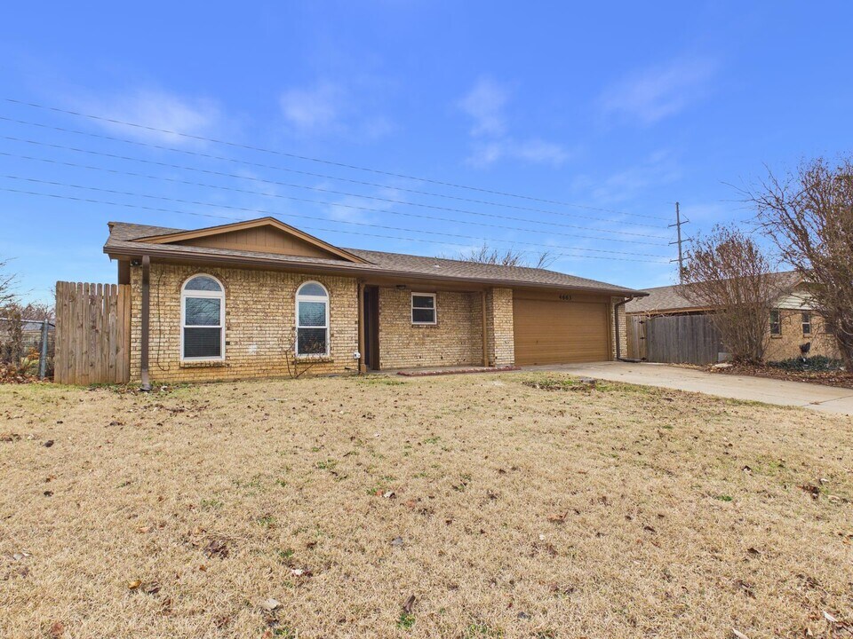 4663 SE Brighton Dr in Lawton, OK - Building Photo