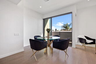 823 N Fuller Ave, Unit C in Los Angeles, CA - Foto de edificio - Building Photo
