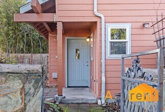 1288 Calypso Ct in Ashland, OR - Building Photo - Building Photo