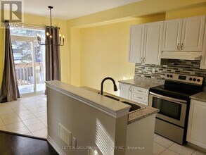 38 Greenwood Dr in Essa, ON - Building Photo - Building Photo