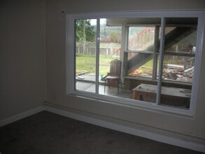 135 Lake Dr in San Bruno, CA - Foto de edificio - Building Photo