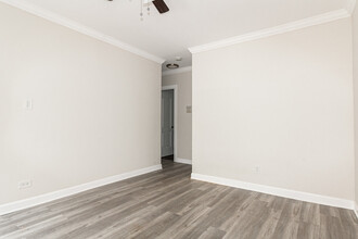 843 W Cornelia Ave, Unit 1N in Chicago, IL - Building Photo - Building Photo