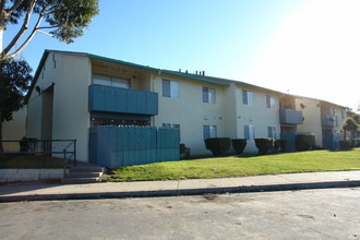 Bonnie Doone Apartments in Salinas, CA - Building Photo - Building Photo