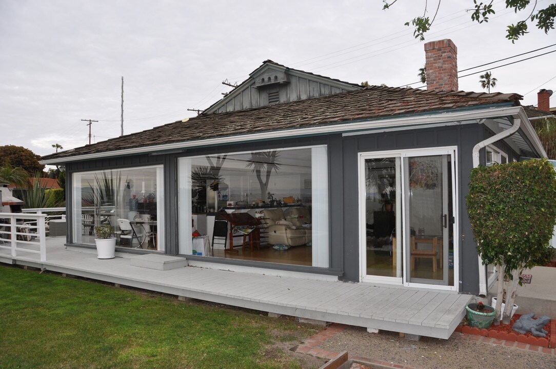 201 Vía Mesa Grande in Redondo Beach, CA - Building Photo