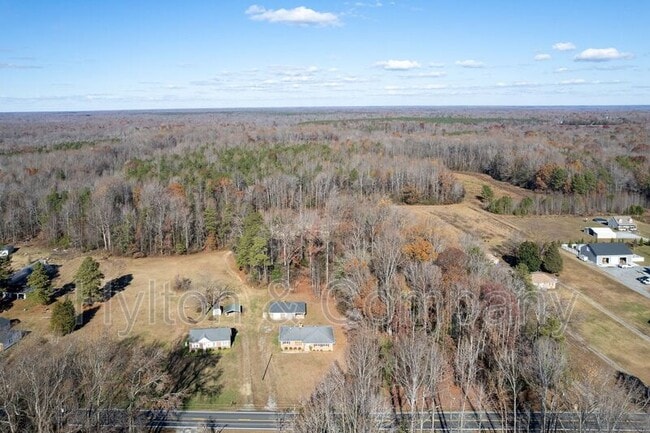 5110 New Kent Hwy in Quinton, VA - Building Photo - Building Photo