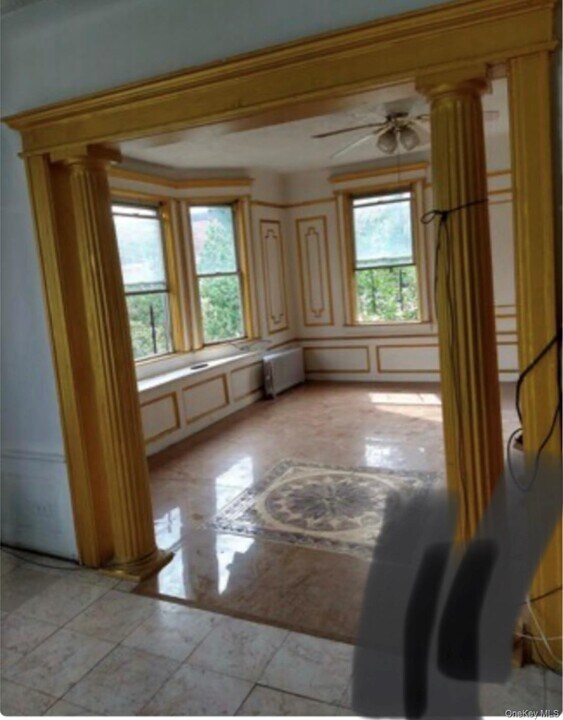 31-49 93rd St in Queens, NY - Building Photo