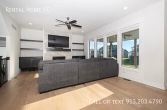 17648 Crystal St in Overland Park, KS - Building Photo - Building Photo