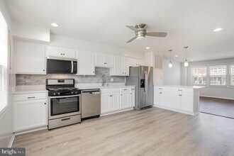 8125 Mid Haven Rd in Dundalk, MD - Building Photo - Building Photo