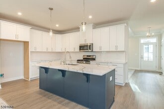 14 Willow Ln in Parsippany Troy Hills, NJ - Building Photo - Building Photo