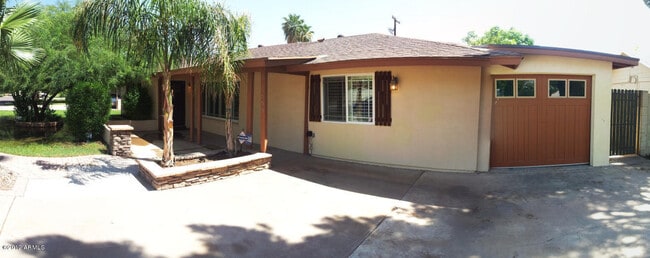 property at 4009 E Catalina Dr
