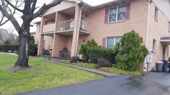 21 Rosemont Ct, Unit 21B Rosemont Ct in Easton, PA - Building Photo