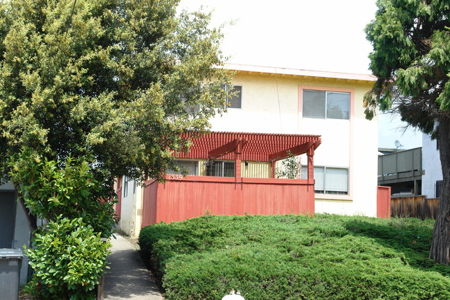 1339 Rose St in Berkeley, CA - Foto de edificio - Building Photo