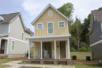 Traditions Townhomes | Student Housing in Oxford, MS - Building Photo - Building Photo