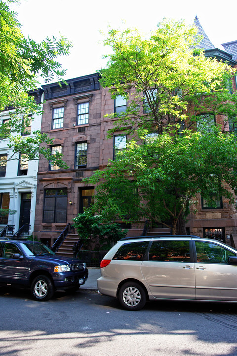 145 W 94th St in New York, NY - Foto de edificio