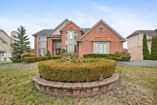 6569 Whispering Woods Dr in West Bloomfield Township, MI - Building Photo