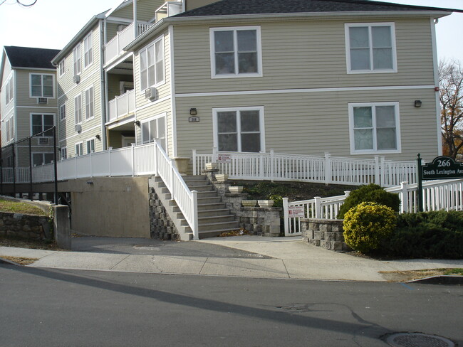 266 S Lexington Ave in White Plains, NY - Building Photo - Building Photo