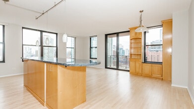 330 N Jefferson St, Unit 1502 in Chicago, IL - Foto de edificio - Building Photo
