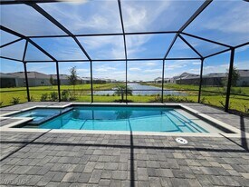 2437 Orchard St in Naples, FL - Building Photo