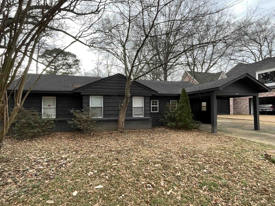 4981 Robindale Ln in Memphis, TN - Building Photo