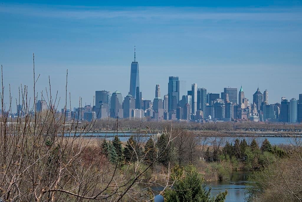 30 Freedom Way in Jersey City, NJ - Foto de edificio