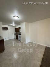 2438 W Caldwell Ave in Visalia, CA - Building Photo - Building Photo