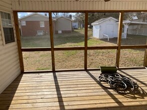 214 S Smithfield Rd in Knightdale, NC - Foto de edificio - Building Photo