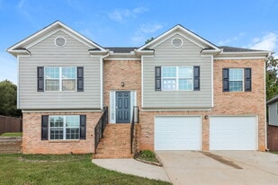 450 Boxelder Rd in Atlanta, GA - Building Photo