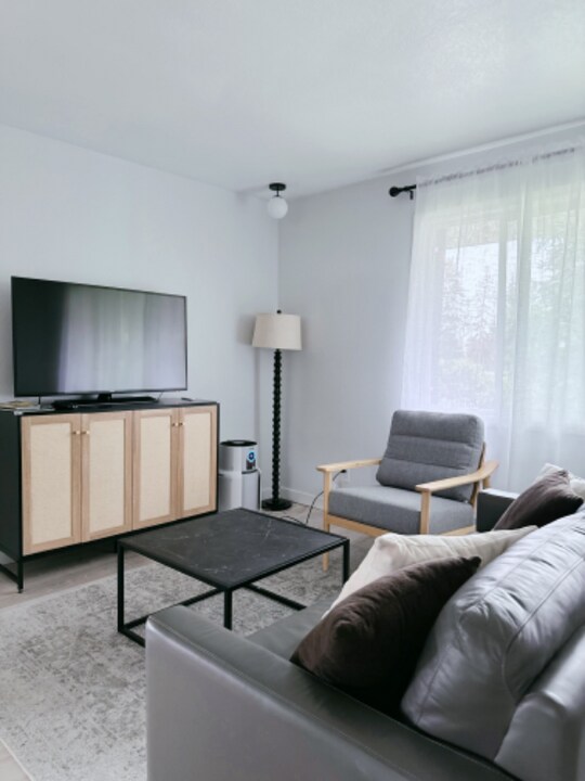 1703 McKinley Ave in Anchorage, AK - Building Photo