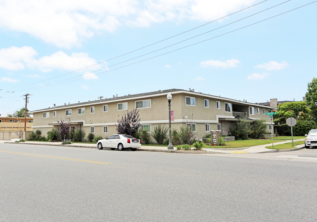 Lexington Arms in Los Alamitos, CA - Building Photo