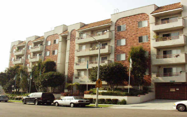 Reno Towers Apartments in Los Angeles, CA - Foto de edificio