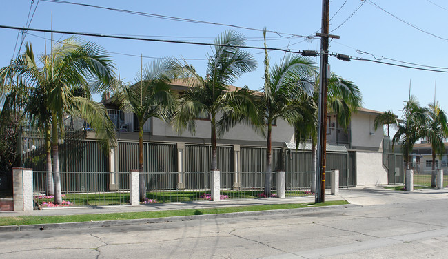 Richland Apartments in Santa Ana, CA - Foto de edificio - Building Photo