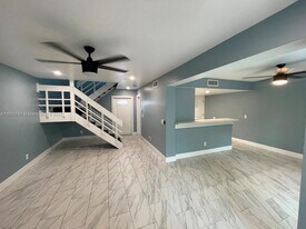 330 Sunshine Dr in Coconut Creek, FL - Building Photo