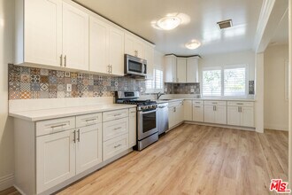 445 S Mansfield Ave in Los Angeles, CA - Building Photo - Building Photo