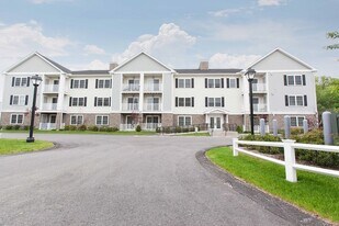 21 Messenger St, Unit 102 in Plainville, MA - Building Photo