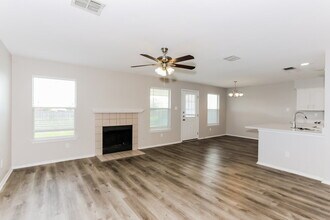 950 Silver Streak Dr in Saginaw, TX - Building Photo - Building Photo