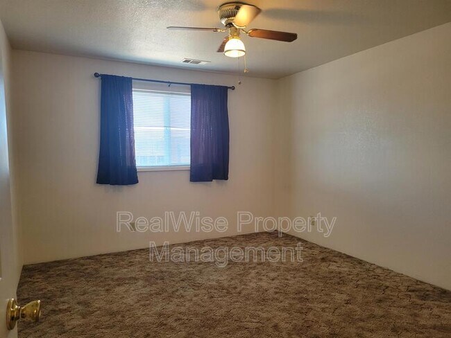 1873 Medart Ln in Grants Pass, OR - Building Photo - Building Photo