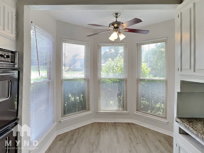 9723 Summerwood Cir in Dallas, TX - Building Photo - Building Photo