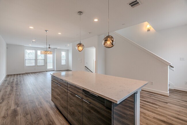 18736 Centro Main St in Shenandoah, TX - Building Photo - Building Photo