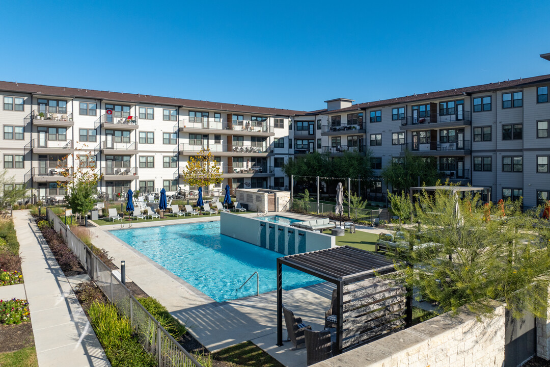 Sage Plum Creek 55+ Active Adult in Kyle, TX - Foto de edificio