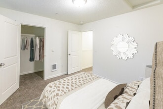 Fairview Court Townhomes in Vancouver, WA - Foto de edificio - Building Photo