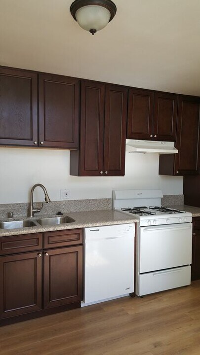 933 S Manhattan Pl in Los Angeles, CA - Building Photo