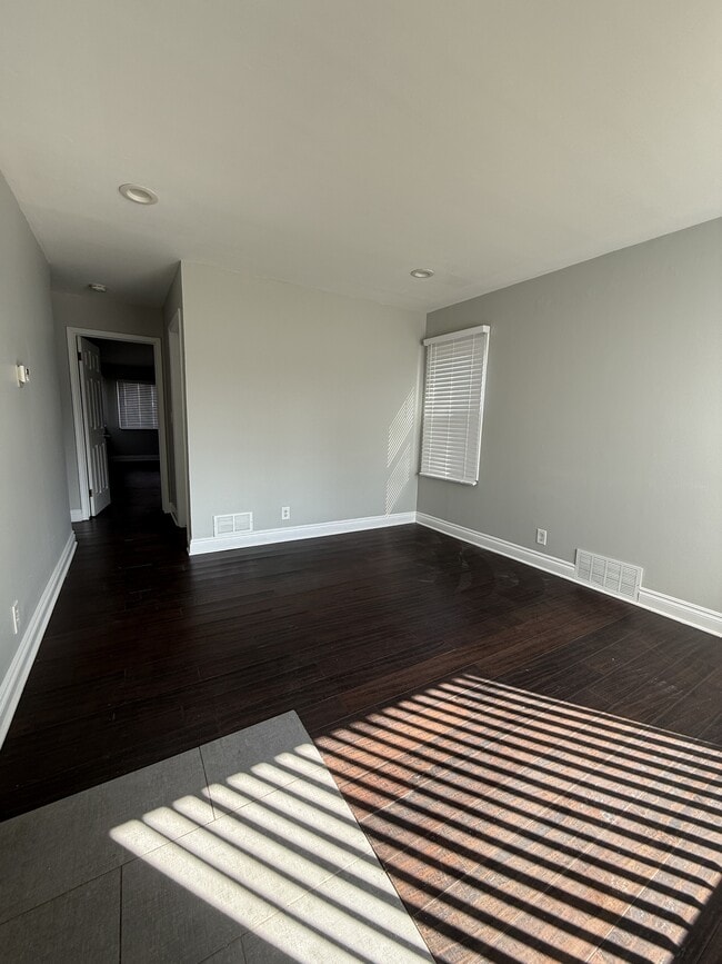 1473 E Harry Ave in Hazel Park, MI - Building Photo - Building Photo