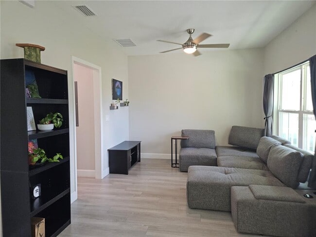 3633 Main St in Sanford, FL - Foto de edificio - Building Photo