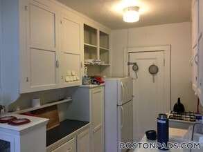 2045 Commonwealth Ave in Boston, MA - Foto de edificio - Building Photo