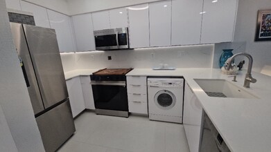 2501 S Ocean Dr in Hollywood, FL - Foto de edificio - Building Photo