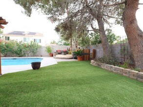 1003 Hollowbluff Ave in North Las Vegas, NV - Building Photo - Building Photo